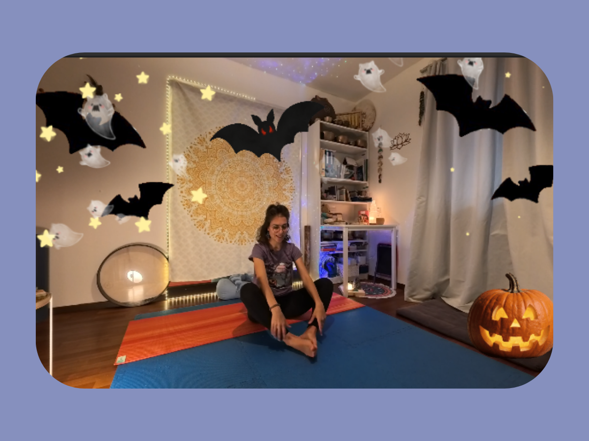 Lezione di yoga per Halloween